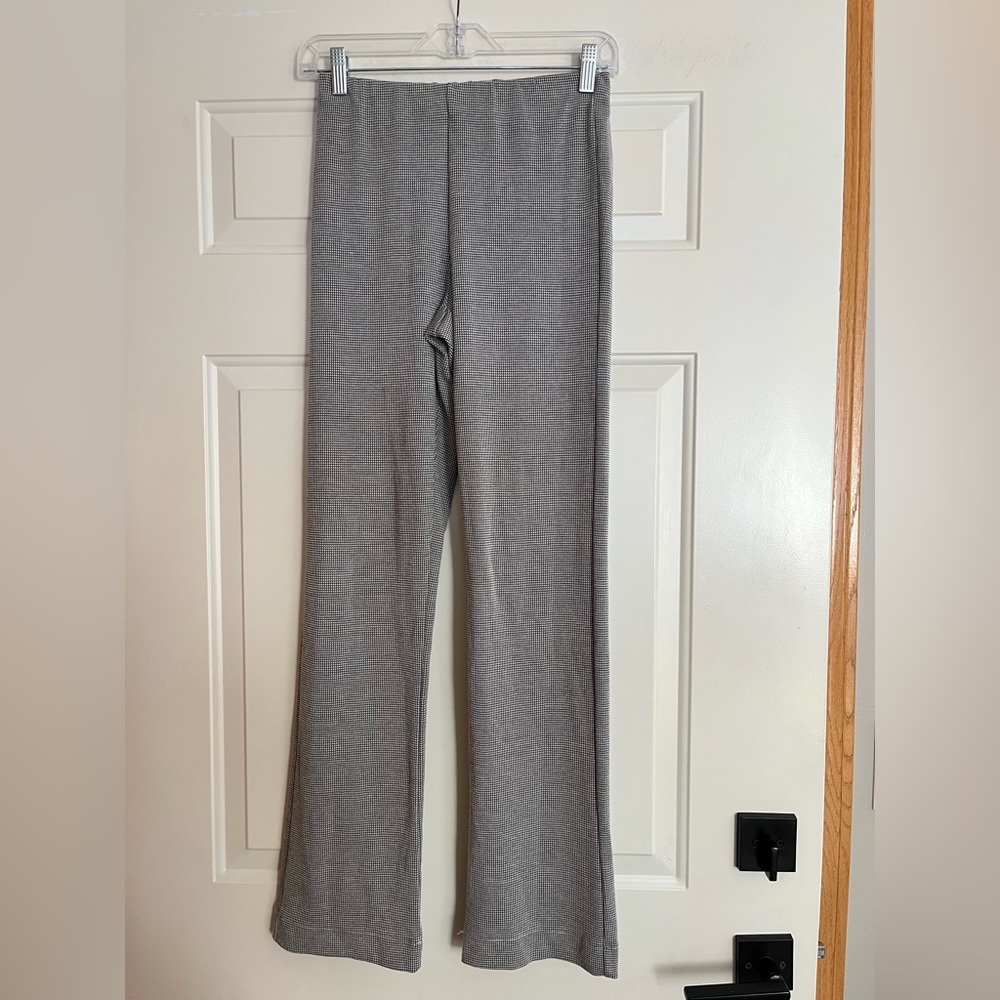 Women’s black white houndstooth pull on elastic waist trouser pant. Size small